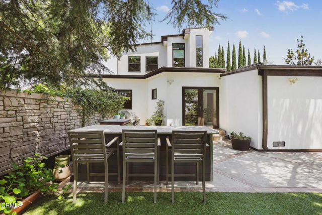 4528 El Camino Corto, La Canada Flintridge, CA 91011