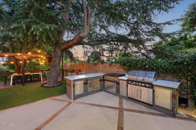 4528 El Camino Corto, La Canada Flintridge, CA 91011