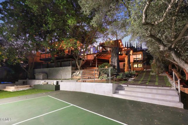 4528 El Camino Corto, La Canada Flintridge, CA 91011