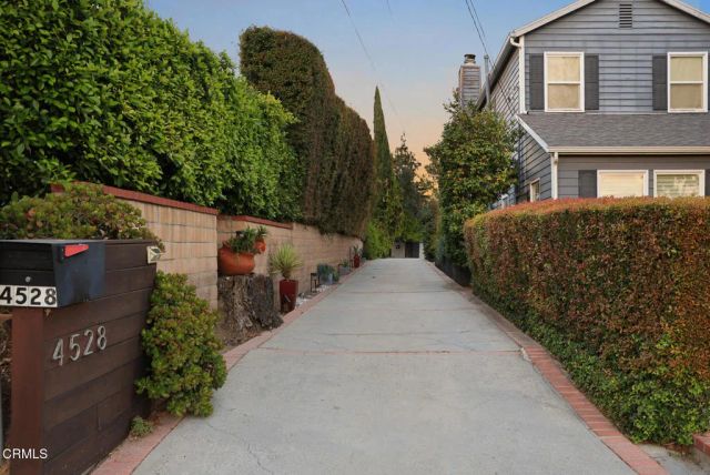 4528 El Camino Corto, La Canada Flintridge, CA 91011