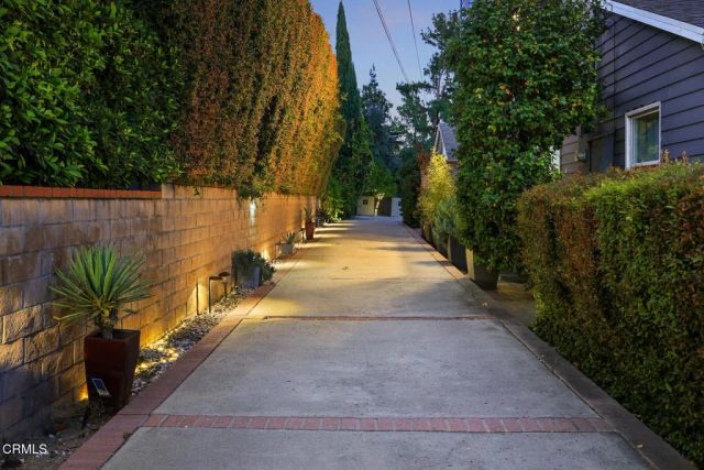 4528 El Camino Corto, La Canada Flintridge, CA 91011