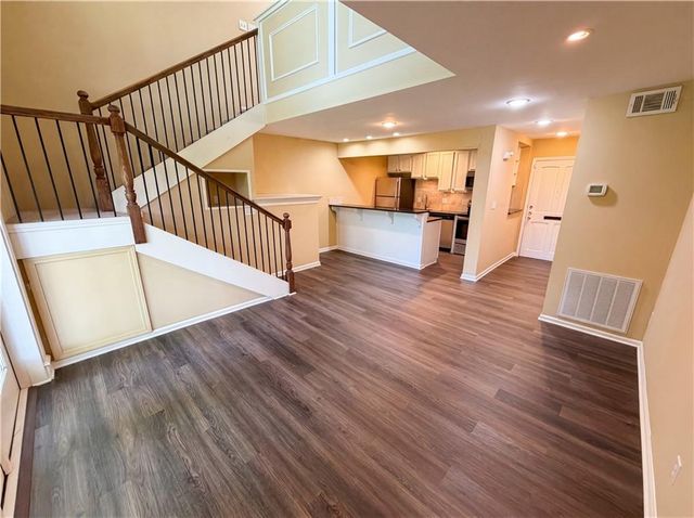27 Chaumont Square NW, Atlanta, GA 30327
