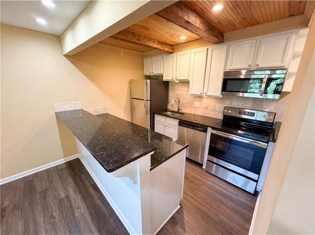 27 Chaumont Square NW, Atlanta, GA 30327