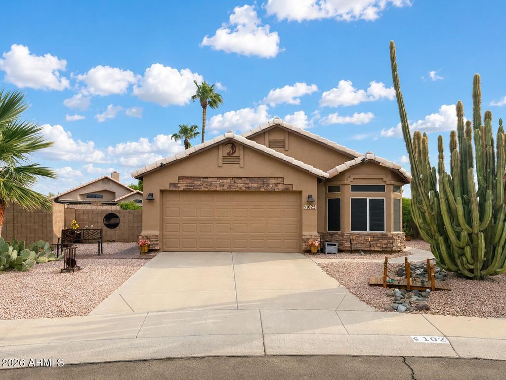 102 W MORROW Drive, Phoenix, AZ 85027 — exterior