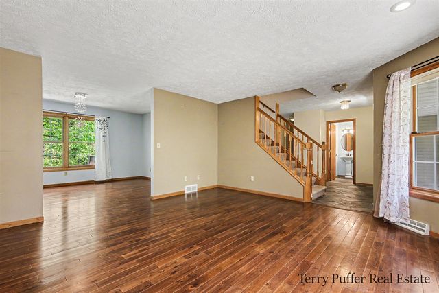 12080 Pine Cone Drive, Rockford, MI 49341