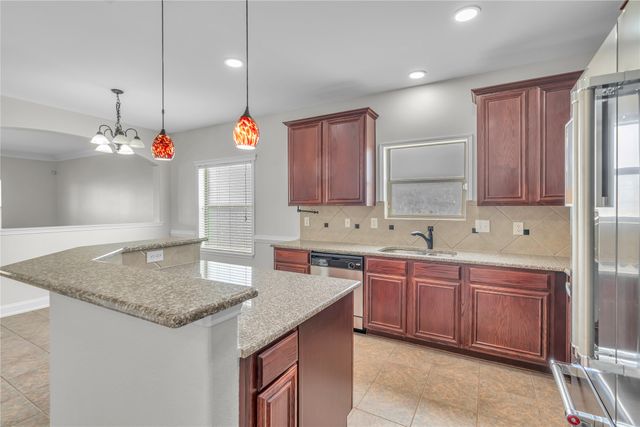 928 Casa Grandes Drive, Arlington, TX 76002