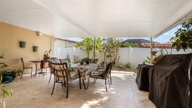 1032 NE 4th Court, Hallandale Beach, FL 33009