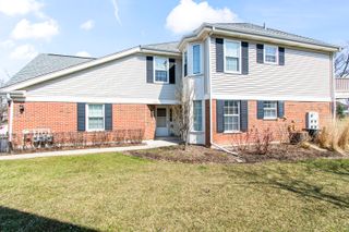 1233 S Wellington Court, Buffalo Grove, IL 60089