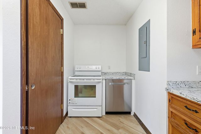 2400 CRILL Avenue, Palatka, FL 32177