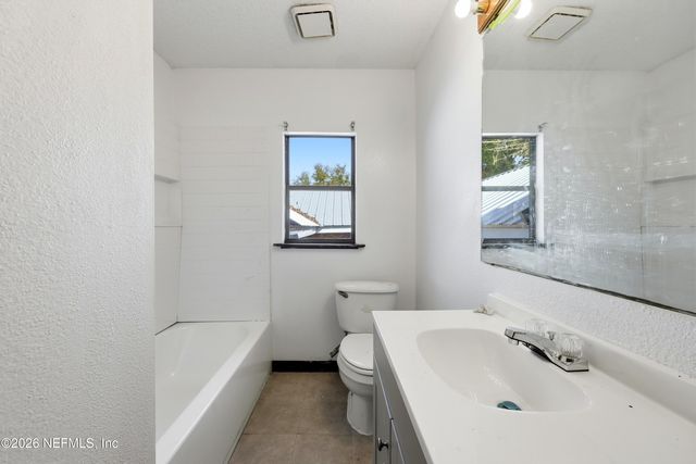 2400 CRILL Avenue, Palatka, FL 32177