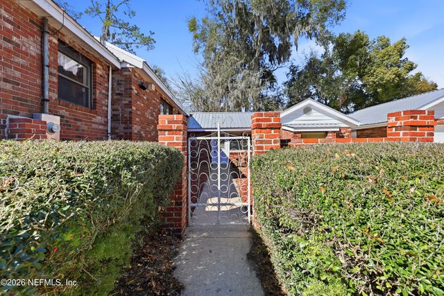 2400 CRILL Avenue, Palatka, FL 32177