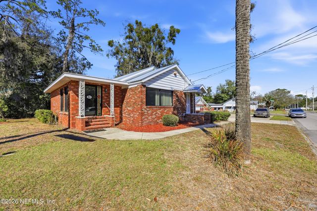 2400 CRILL Avenue, Palatka, FL 32177