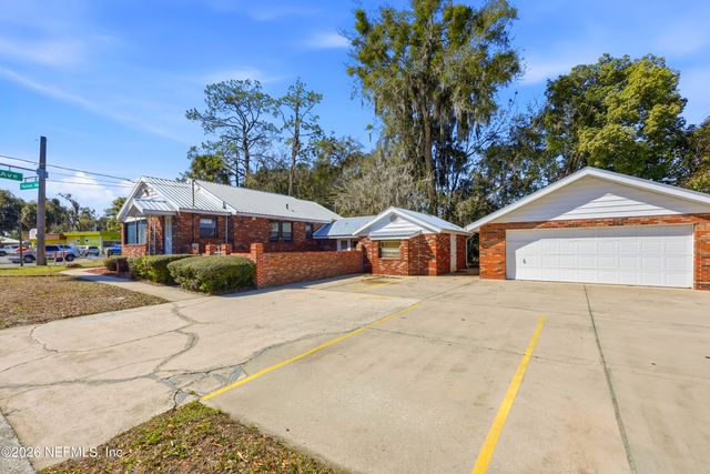 2400 CRILL Avenue, Palatka, FL 32177