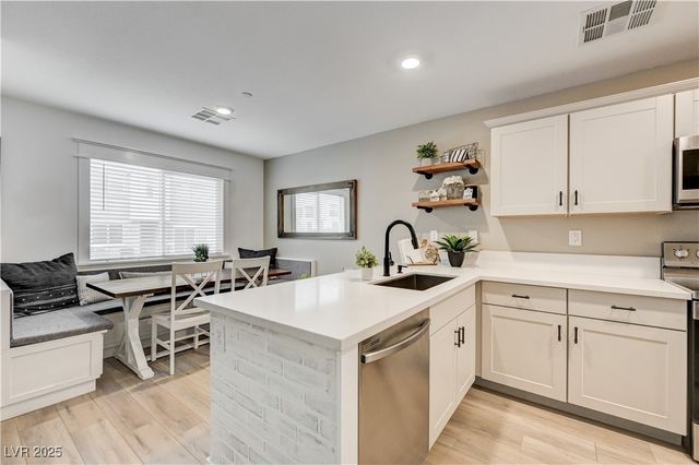 12106 Azure Gate Road 3, Las Vegas, NV 89183