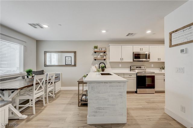 12106 Azure Gate Road 3, Las Vegas, NV 89183