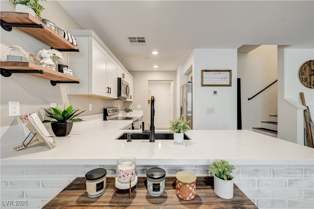 12106 Azure Gate Road 3, Las Vegas, NV 89183