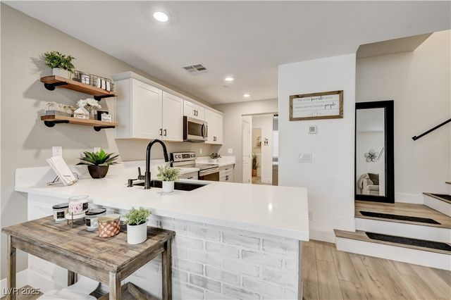 12106 Azure Gate Road 3, Las Vegas, NV 89183