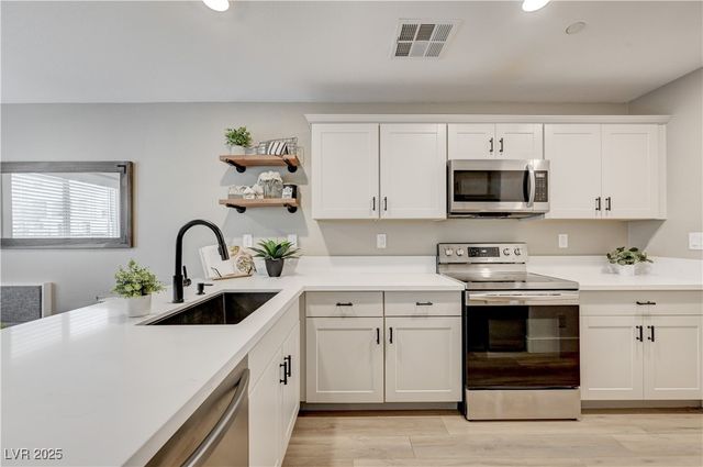 12106 Azure Gate Road 3, Las Vegas, NV 89183