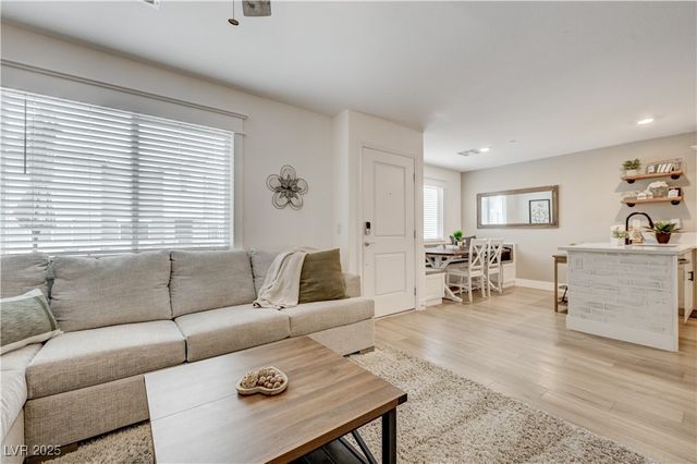 12106 Azure Gate Road 3, Las Vegas, NV 89183