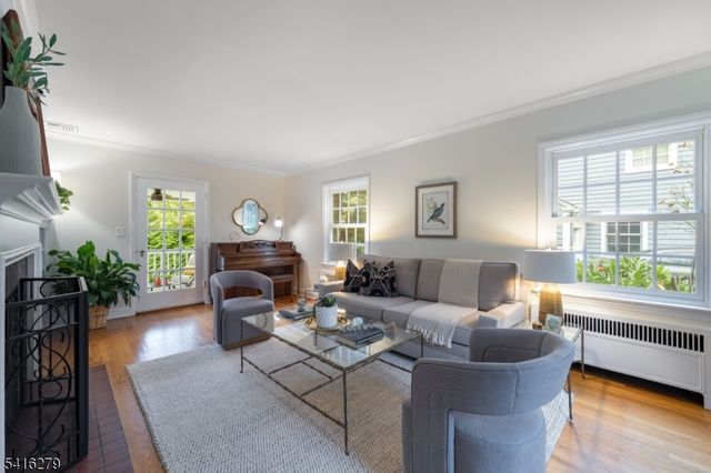 30 Edgewood Rd, Chatham Boro, NJ 07928