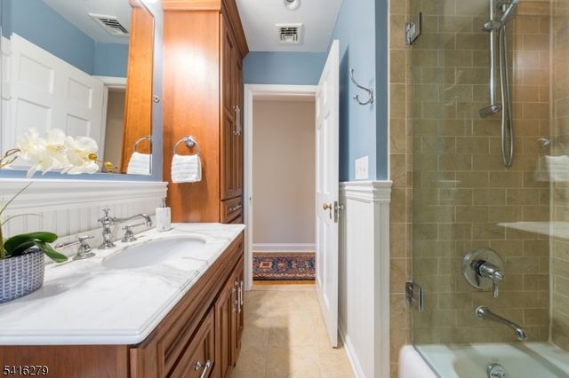 30 Edgewood Rd, Chatham Boro, NJ 07928