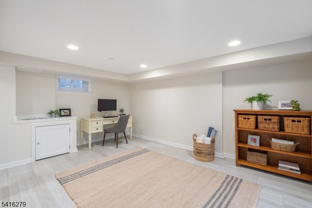 30 Edgewood Rd, Chatham Boro, NJ 07928