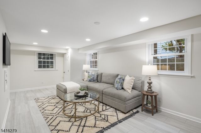 30 Edgewood Rd, Chatham Boro, NJ 07928