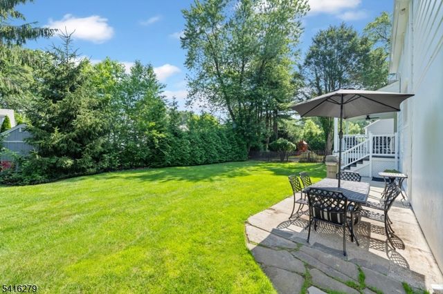 30 Edgewood Rd, Chatham Boro, NJ 07928