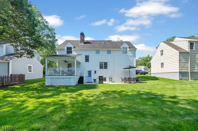 30 Edgewood Rd, Chatham Boro, NJ 07928