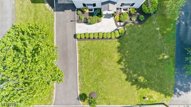 30 Edgewood Rd, Chatham Boro, NJ 07928