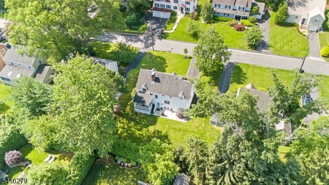 30 Edgewood Rd, Chatham Boro, NJ 07928