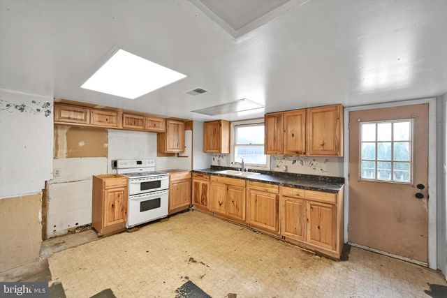 170 S JOHNSON ST, Harrisburg, PA 17112