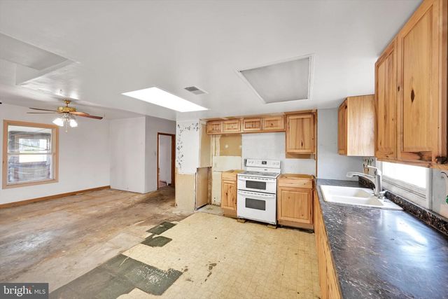 170 S JOHNSON ST, Harrisburg, PA 17112