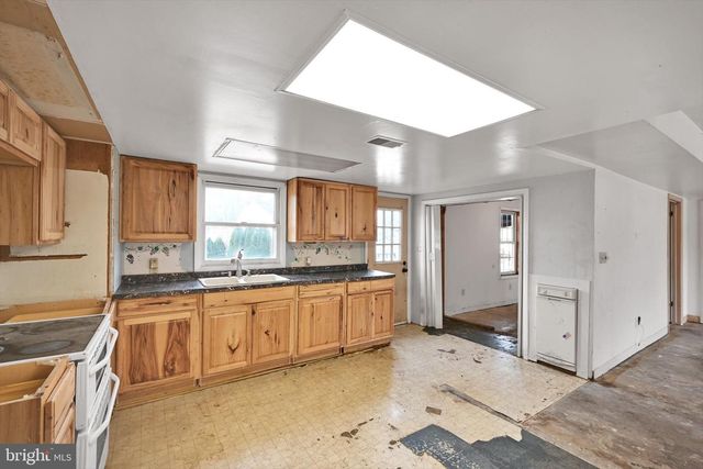 170 S JOHNSON ST, Harrisburg, PA 17112