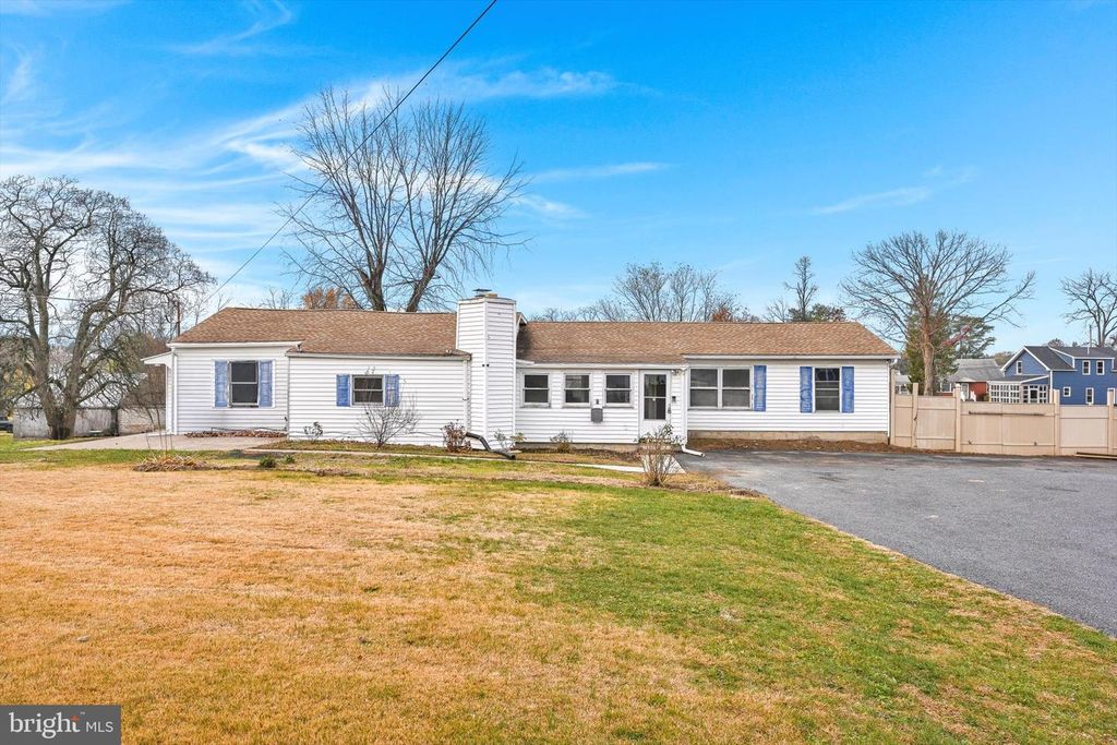 170 S JOHNSON ST, Harrisburg, PA 17112