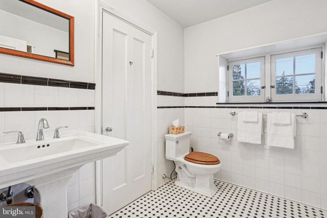 8720 PROSPECT AVE, Philadelphia, PA 19118