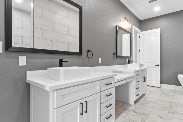 22010 Chenango Lake Drive, Angleton, TX 77515