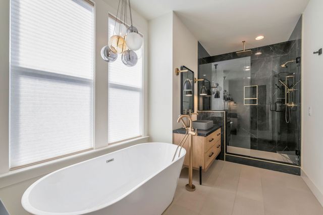 560 Highcrest Dr, Nashville, TN 37211