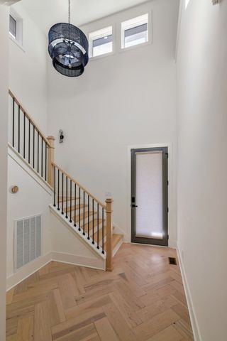 560 Highcrest Dr, Nashville, TN 37211