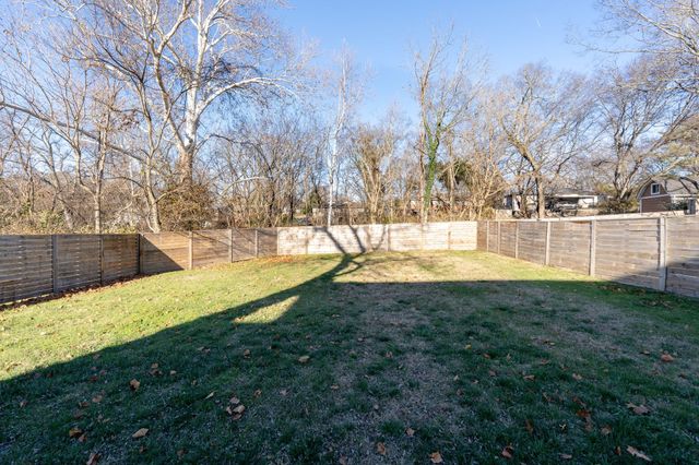 560 Highcrest Dr, Nashville, TN 37211