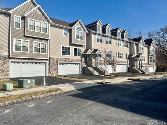 8 Seeley Bull Street 120, Monroe, NY 10950