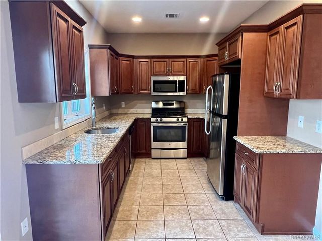 8 Seeley Bull Street 120, Monroe, NY 10950