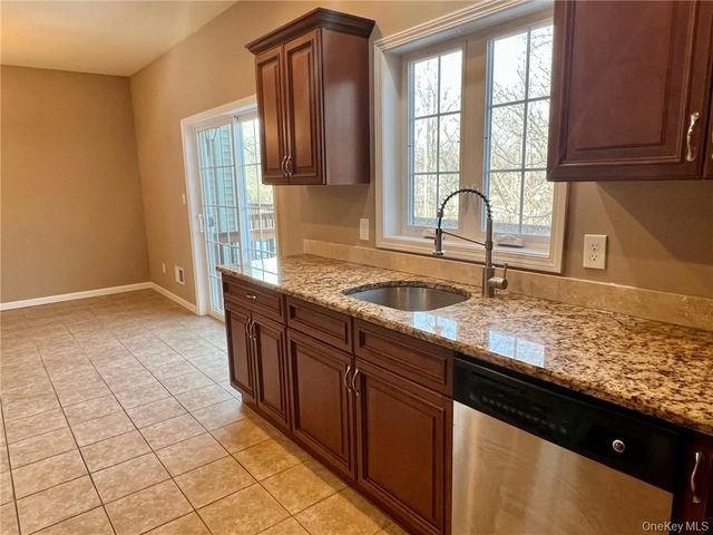 8 Seeley Bull Street 120, Monroe, NY 10950