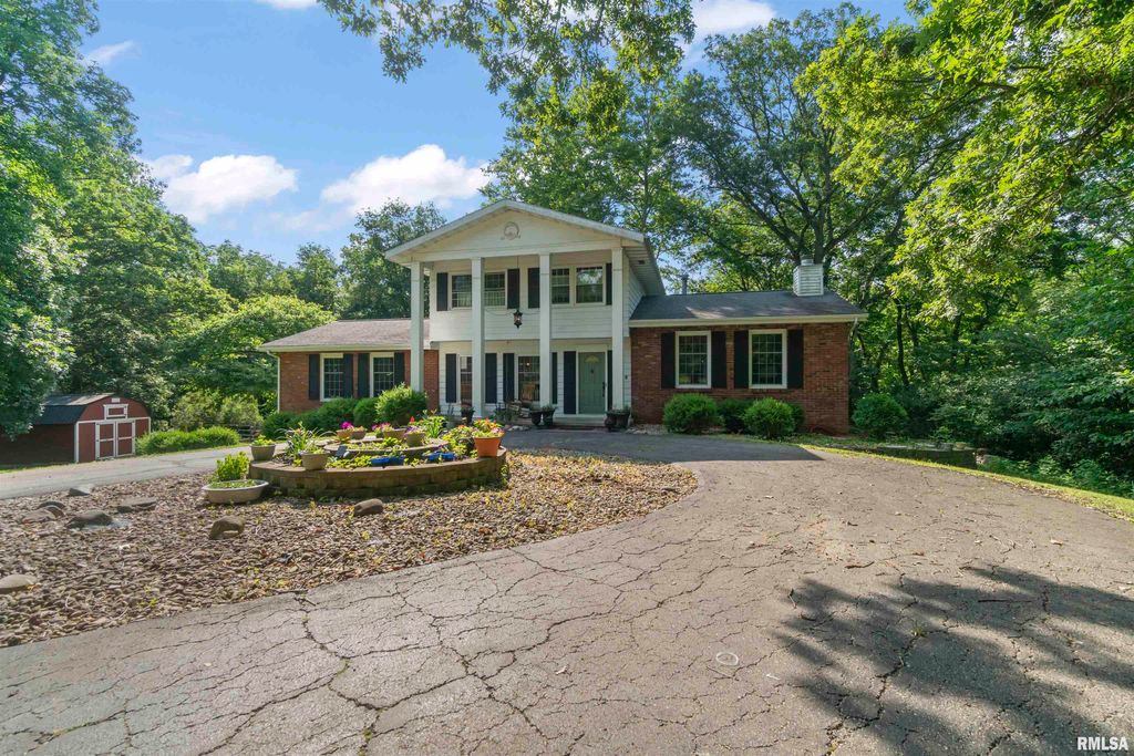 3858 SUNSET Drive, Pekin, IL 61554