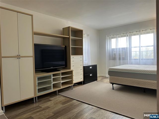 3071 Edwin Avenue 5H, Fort Lee, NJ 07024