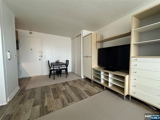 3071 Edwin Avenue 5H, Fort Lee, NJ 07024