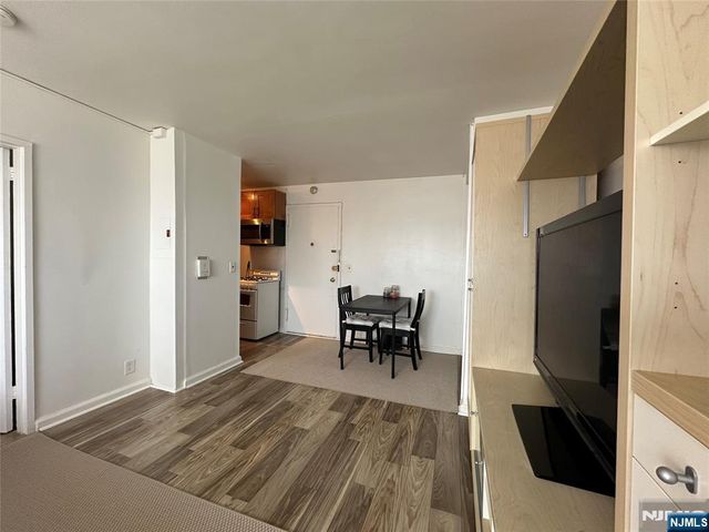 3071 Edwin Avenue 5H, Fort Lee, NJ 07024