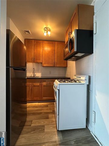 3071 Edwin Avenue 5H, Fort Lee, NJ 07024