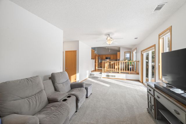 14825 39th Avenue N, Plymouth, MN 55446