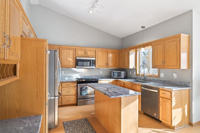 14825 39th Avenue N, Plymouth, MN 55446